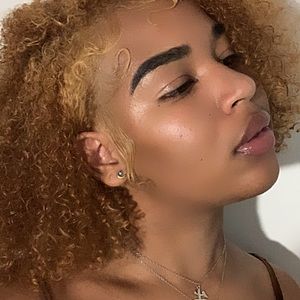 Meet your Posher, Nina